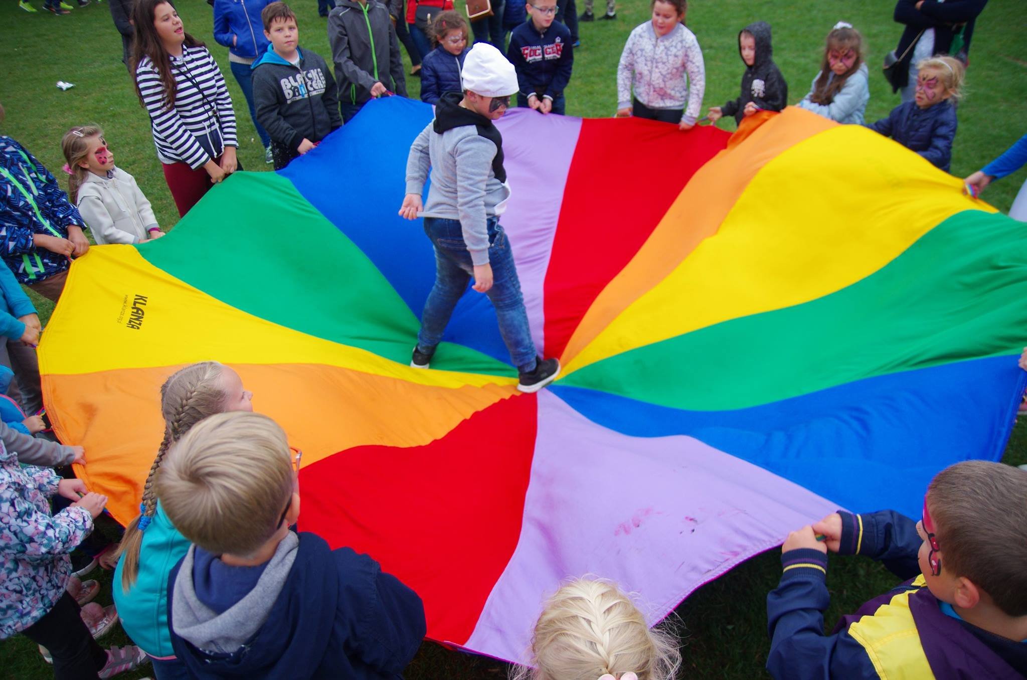 zabawa z chustą animacyjną